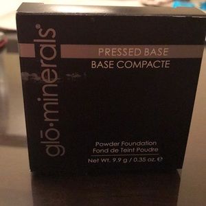 New never used natural medium pressed powder